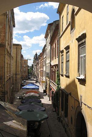 On Virmenska Street 2